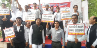 फरीदाबाद के अधिवक्ताओं ने जंतर मंतर पर प्रदर्शन कर आवाज उठाई