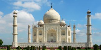 SC की सख्ती, ताजमहल पर रंग लाई