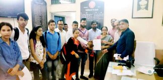 20% सीट बढ़ाने को लेकर युवा आगाज ने सौंपा प्रिंसिपल को ज्ञापन