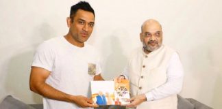 धोनी से मिले अमित शाह, गिनाई केंद्र सरकार की उपलब्धियां