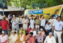 अरविन्द केजरीवाल की गिरफ्तारी के विरोध में आप कार्यकर्ताओं ने दिया धरना