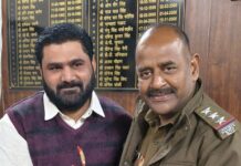 पदभार ग्रहण करने पर युवा समाजसेवी ने नए कोतवाली प्रभारी निरीक्षक का किया स्वागत