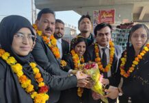 युवा अधिवक्ता मेघा तेश्वर के उत्तर प्रदेश बार काउंसिल में पंजीकरण होने पर भव्य स्वागत,ढ़ोल बजाकर खुशी जाहिर की