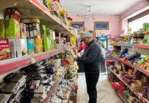 खाद्य सुरक्षा के लिए सख्ती: बागेश्वर नगर में डिस्ट्रिब्यूटर, होलसेलर व रिटेल प्रतिष्ठानों का औचक निरीक्षण