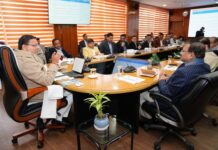 मुख्यमंत्री ने कहा है कि आगामी ग्रीष्मकालीन सीजन को देखते हुए यूजेवीएनएल, पिटकुल एवं यूपीसीएल अभी से समस्त तैयारियां सुनिश्चित करें और सभी औपचारिकताओं को मार्च तक पूर्ण कर अप्रैल तक परियोजनाओं के शुभारंभ हेतु प्रस्तुत करें।