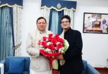 मुख्यमंत्री श्री धामी ने प्रसून जोशी के साहित्य एवं सिनेमा के क्षेत्र में दिए गए उल्लेखनीय योगदान की सराहना की तथा कला, संस्कृति, साहित्य एवं सिनेमा से जुड़े विभिन्न विषयों पर चर्चा की