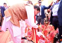 मुख्यमंत्री पुष्कर सिंह धामी ने सनातन धर्म मंदिर परिसर में आयोजित सामूहिक कन्या पूजन कार्यक्रम में प्रतिभाग किया