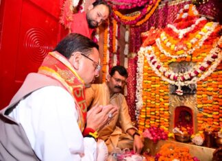 मुख्यमंत्री पुष्कर सिंह धामी ने सोमवार को काशीपुर में मां बाल सुंदरी मंदिर में पूजा-अर्चना कर प्रदेश के चहुंमुखी विकास और सुख-शांति की कामना की।