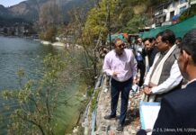 मुख्य सचिव ने नवनिर्मित सेनेटोरियम से भवाली – अल्मोड़ा मार्ग तक भवाली बाईपास सड़क निर्माण कार्य व शिप्रा नदी पर नवनिर्मित 30 मीटर स्पान डबल लेन मोटर पुल का भी निरीक्षण किया