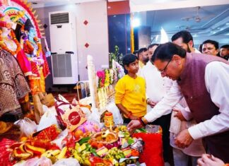 मुख्यमंत्री पुष्कर सिंह धामी ने माता की चौकी कार्यक्रम में प्रतिभाग किया।