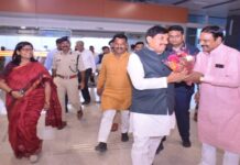 मुख्यमंत्री डॉ. मोहन यादव ग्वालियर व शिवपुरी जिले के प्रवास पर आए, विमानतल पर हुआ आत्मीय स्वागत