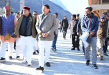 मुख्यमंत्री पुष्कर सिंह धामी ने श्री बदरीनाथ धाम पहुंचकर ग्राउंड जीरो पर उतरते हुए मास्टर प्लान के तहत संचालित विभिन्न विकास कार्यों का व्यापक एवं गहन स्थलीय निरीक्षण किया