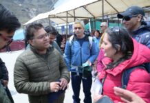 जिलाधिकारी विशाल मिश्रा स्वयं ग्राउंड जीरो पर पहुंचकर व्यवस्थाओं की निगरानी कर रहे हैं