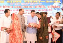 मुख्यमंत्री ने चार धाम यात्रा पर जाने वाली बसों को हरी झंडी दिखाकर रवाना किया। उन्होंने श्रद्धालुओं के लिए स्थापित नि:शुल्क स्वास्थ्य शिविर का निरीक्षण भी किया