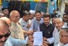 गौ हत्या प्रतिबंध व अन्य मांगों को लेकर गौ भक्तों ने ज्वाइंट मजिस्ट्रेट दीपक रामचंद्र सेट को सौंपा ज्ञापन