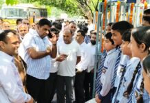 रुड़की तहसील परिसर के सौंदर्यकरण का हुआ उद्घाटन,जिलाधिकारी मयूर दीक्षित ने छात्रों को बैग भेंटकर बढ़ाया उत्साह