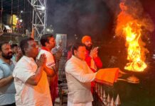 उत्तराखंड कांग्रेस अध्यक्ष के जन्म दिवस पर समर्थकों सहित पूर्व मेयर ने आरती कर की उनके मंगलमय जीवन की कामना