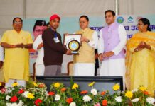 मुख्यमंत्री पुष्कर सिंह धामी ने आज निरंजनपुर देहरादून में राज्य भर से आये पशुपालकों, दुग्ध उत्पादकों एवं मत्स्य पालकों के साथ संवाद किया