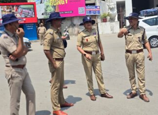 भीषण गर्मी में भी कर्तव्यपथ पर डटे जवानो के साथ ग्राउंड जीरो पर उतरी कप्तान श्वेता
