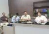 जिलाधिकारी अंशुल सिंह की अध्यक्षता में जिलाधिकारी कैमो कार्यालय में क्लस्टर लेवल मॉनिटरिंग समिति (सीएलएमसी) की बैठक आयोजित की गई