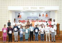मुख्यमंत्री ने विभिन्न पदों पर चयनित 221 अभ्यर्थियों को नियुक्ति पत्र वितरित किए