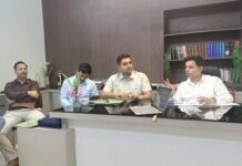 जिलाधिकारी अंशुल सिंह की अध्यक्षता में जिलाधिकारी कैमो कार्यालय में क्लस्टर लेवल मॉनिटरिंग समिति (सीएलएमसी) की बैठक आयोजित की गई