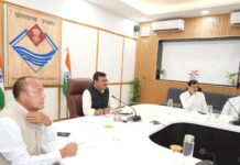 मुख्य सचिव ने जिलाधिकारियों के साथ वीडियो कॉन्फ्रेंसिंग के माध्यम से बैठक की