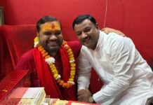 गुरु पूर्णिमा पर्व पर नगर के राजनीतिक,सामाजिक एवं धार्मिक क्षेत्र की गणमान्य हस्तियों ने आचार्य रमेश सेमवाल जी महाराज का लिया आशीर्वाद