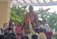 मुख्यमंत्री श्री धामी ने कहा कि शहीद ऊधम सिंह का जीवन देशभक्ति, आत्मसम्मान और अन्याय के विरुद्ध संघर्ष का अमर प्रतीक है