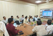मुख्यमंत्री पुष्कर सिंह धामी के दिशा-निर्देशों के क्रम में प्रधानमंत्री आवास योजना (शहरी) के अंतर्गत संचालित आवासीय परियोजनाओं की प्रगति की समीक्षा के लिए आज सचिव आवास डॉ. आर. राजेश कुमार की अध्यक्षता में बैठक आयोजित की गई