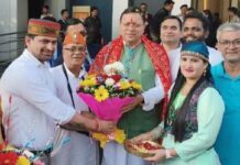 मुख्यमंत्री पुष्कर सिंह धामी ने मुंबई में आयोजित प्रवासी उत्तराखण्डवासियों के सम्मेलन में देश-विदेश में बसे उत्तराखण्ड मूल के लोगों के साथ आत्मीय संवाद किया