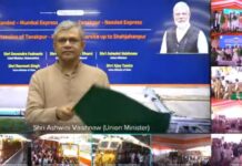 रेल मंत्री अश्विनी वैष्णव, मुख्यमंत्री, उत्तराखण्ड पुष्कर सिंह धामी, मुख्यमंत्री, महाराष्ट्र देवेंद्र फडणवीस, रेल राज्य मंत्री रवनीत सिंह, केंद्रीय राज्य मंत्री जितिन प्रसाद एवं केंद्रीय राज्य मंत्री अजय टम्टा ने आज टनकपुर, नांदेड एवं पीलीभीत स्टेशन से टनकपुर-नांदेड एक्सप्रेस, नांदेड-मुंबई एक्सप्रेस तथा टनकपुर-पीलीभीत ट्रेन सेवा का शाहजहाँपुर तक विस्तार का शुभारंभ हरी झंडी दिखाकर किया।