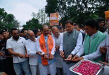 मुख्यमंत्री पुष्कर सिंह धामी ने आज राष्ट्रीय राजमार्ग संख्या-121 (नया राष्ट्रीय राजमार्ग-309) पर धनगढ़ी नाले के ऊपर ₹29.65 करोड़ की लागत से निर्मित 220.90 मीटर लंबे प्री-स्ट्रेस्ड गर्डर सेतु का लोकार्पण कर इसे जनता को समर्पित किया