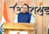 मुख्यमंत्री पुष्कर सिंह धामी ने मुख्यमंत्री आवास सभागार से तराई पश्चिमी वन प्रभाग, रामनगर के फांटो जोन में आयोजित नेचर गाइड प्रशिक्षित युवाओं को रोजगार पंजीकरण प्रमाण-पत्र वितरण कार्यक्रम में वर्चुअल माध्यम से प्रतिभाग किया