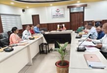 राजस्व परिषद देहरादून उत्तराखण्ड के सभागार में आज आयुक्त एवं सचिव, राजस्व परिषद श्रीमती रंजना राजगुरु की अध्यक्षता में राजस्व पुलिस एवं भूलेख सर्वेक्षण संस्थान, अल्मोड़ा के सुदृढ़ीकरण एवं आधुनिकीकरण के संबंध में बैठक आयोजित की गई