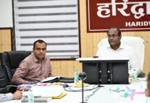 मुख्य निर्वाचन अधिकारी, उत्तराखण्ड डॉ.बी.वी.आर.सी. पुरुषोतम ने आज हरिद्वार जनपद में संचालित विशेष गहन पुनरीक्षण (SIR-2026) की संबंधित अधिकारियों के साथ समीक्षा बैठक की।