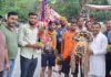 पूर्व मेयर गौरव गोयल ने बोट क्लब चौक पर कांवड़ियों का स्वागत कर बांटा शीतल पेय