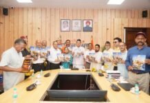 मुख्यमंत्री पुष्कर सिंह धामी ने आज शासकीय आवास में उत्तराखण्ड क्षत्रिय कल्याण समिति, देहरादून की वेबसाइट एवं क्षत्रिय जागरण स्मारिका का विमोचन किया