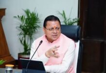 मुख्यमंत्री ने डीएम चमोली एवं मंडलायुक्त गढ़वाल से स्थिति की जानकारी लेते हुए राहत-बचाव, आवश्यक वस्तुओं की आपूर्ति और कनेक्टिविटी बहाली को लेकर स्पष्ट दिशा-निर्देश दिए