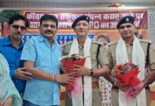 कांवड़ यात्रा सकुशल संपन्न कराने पर पुलिस अधिकारियों और एसपीओ का वरिष्ठ समाजसेवी सचिन गुप्ता व पूजा गुप्ता द्वारा किया गया सम्मान