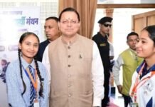 मुख्यमंत्री के निर्देश के बाद जिलाधिकारी के माध्यम से शिक्षा विभाग के अधिकारी लवप्रीत के घर पहुंचे और उसे टैब प्रदान किया