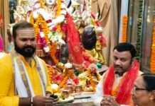 नवरात्रि के पावन अवसर पर मां दुर्गा में हुआ भव्य पूजन,पूर्व मेयर गौरव गोयल ने लिया मां का आशीर्वाद