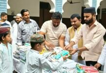 पूर्व मेयर गौरव गोयल ने पाठ्य सामग्री का किया वितरण कर शिक्षा के महत्व को समझाया