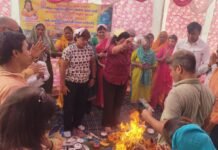 पितृ अमावस्या पर लावारिस व बेसहारा पुण्य आत्माओं की शांति हेतु किया तर्पण एवं शांति पाठ