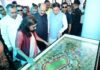 मुख्यमंत्री पुष्कर सिंह धामी ने सेलाकुई, देहरादून स्थित हेमवती नंदन बहुगुणा उत्तराखण्ड चिकित्सा शिक्षा विश्वविद्यालय परिसर में आयोजित कार्यक्रम में ₹20.55 करोड़ की पांच योजनाओं का शिलान्यास एवं लोकार्पण किया