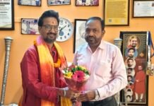 डायरेक्ट्रेट की मानक उपाधि मिलने पर आचार्य रजनीश शास्त्री जी महाराज का किया स्वागत,नगरवासियों के लिए गर्व की बात